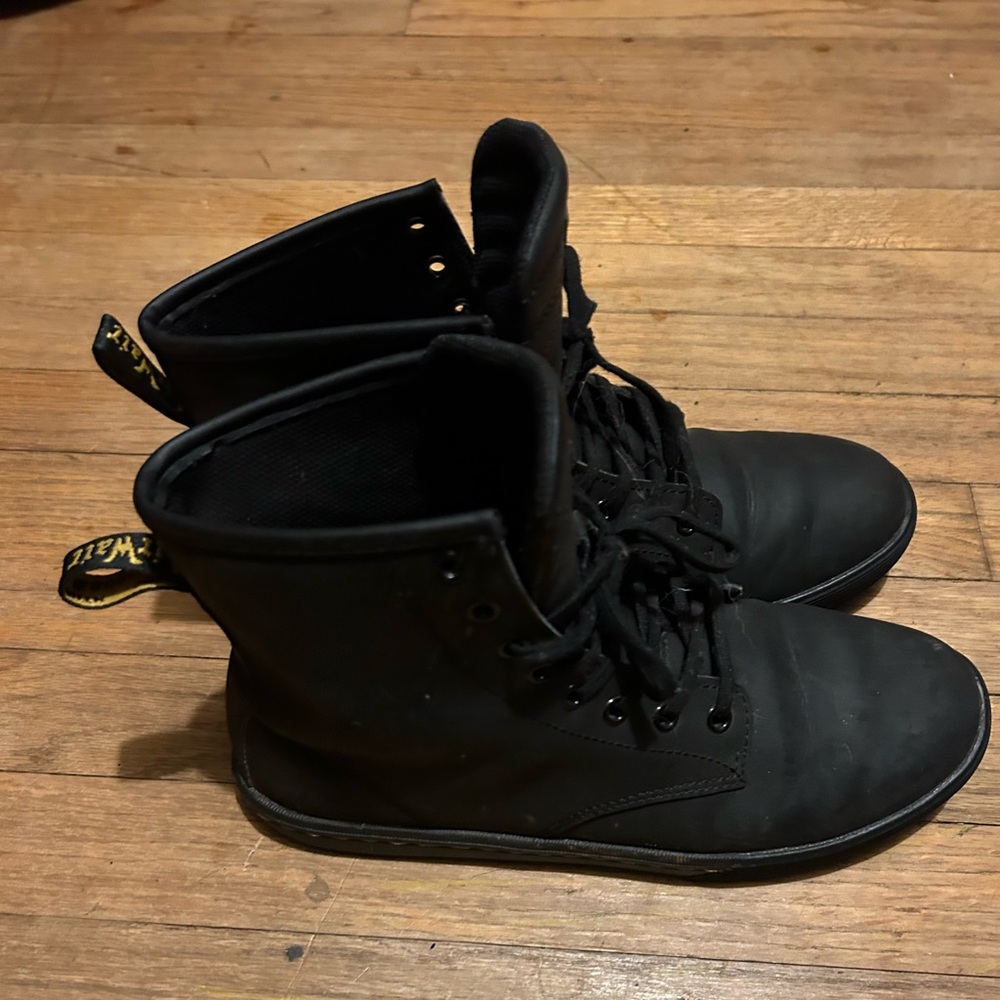 Women’s Sz 9 Doc Martens Black Boots